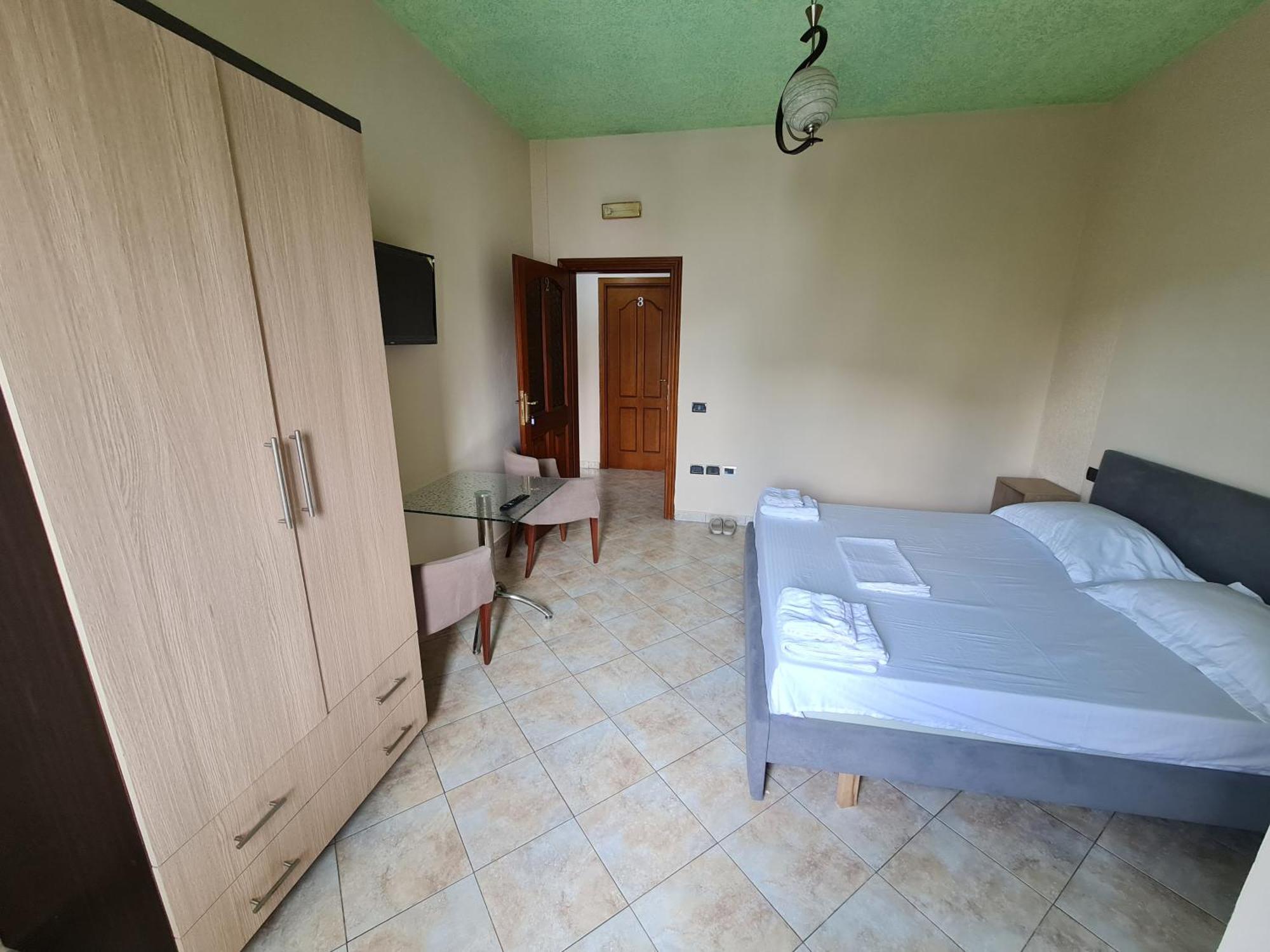 Hotel La Villa Tirana Exterior photo