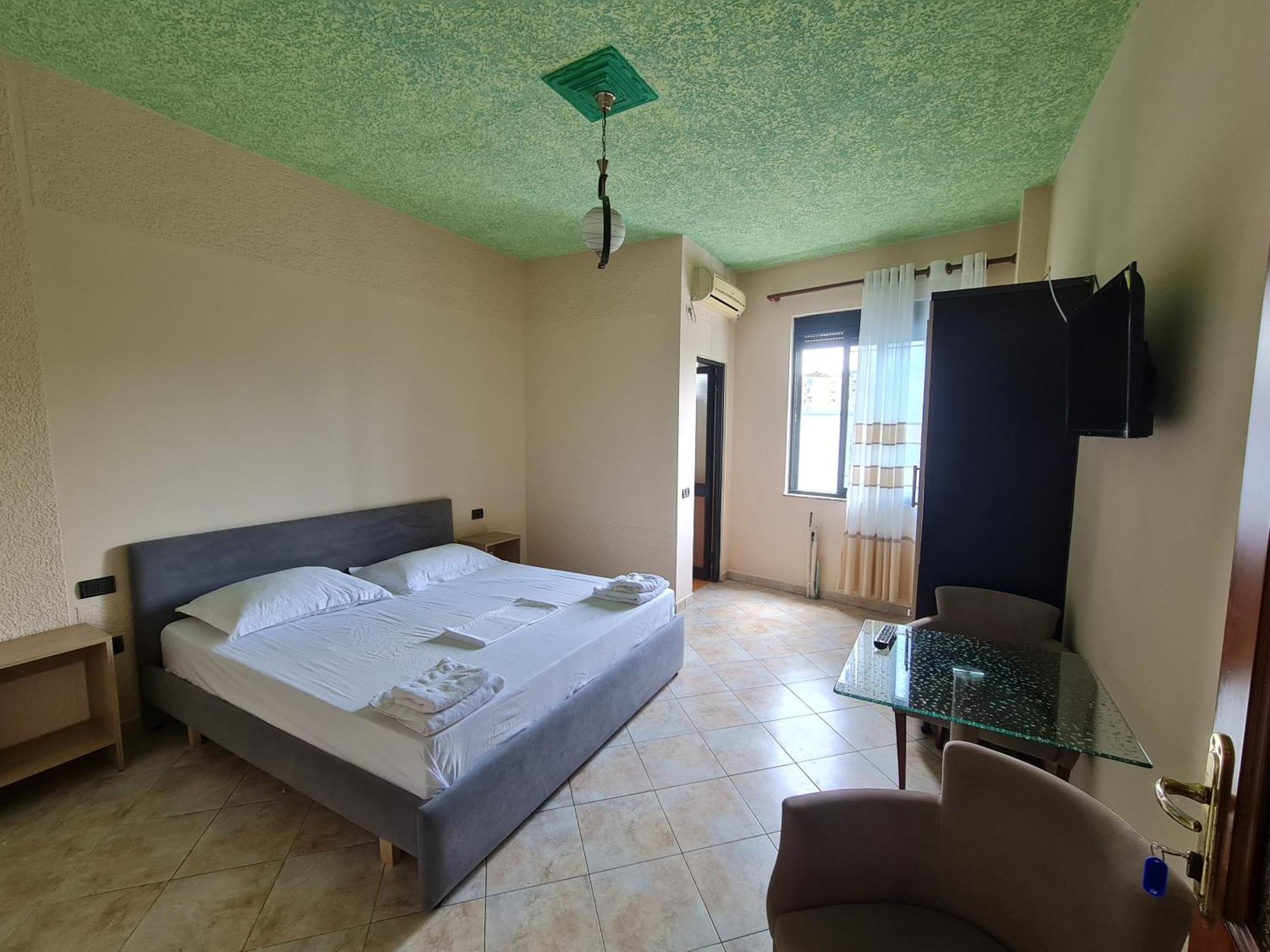 Hotel La Villa Tirana Exterior photo