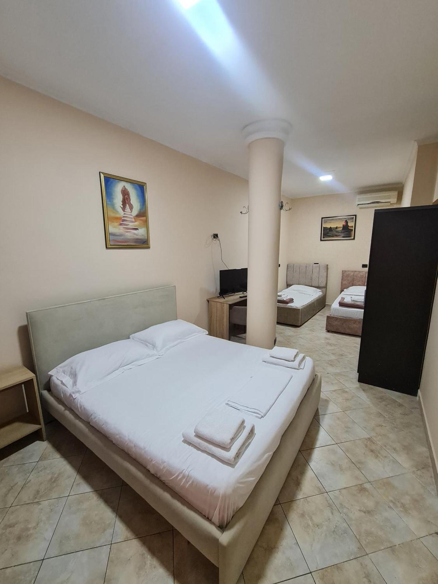 Hotel La Villa Tirana Exterior photo