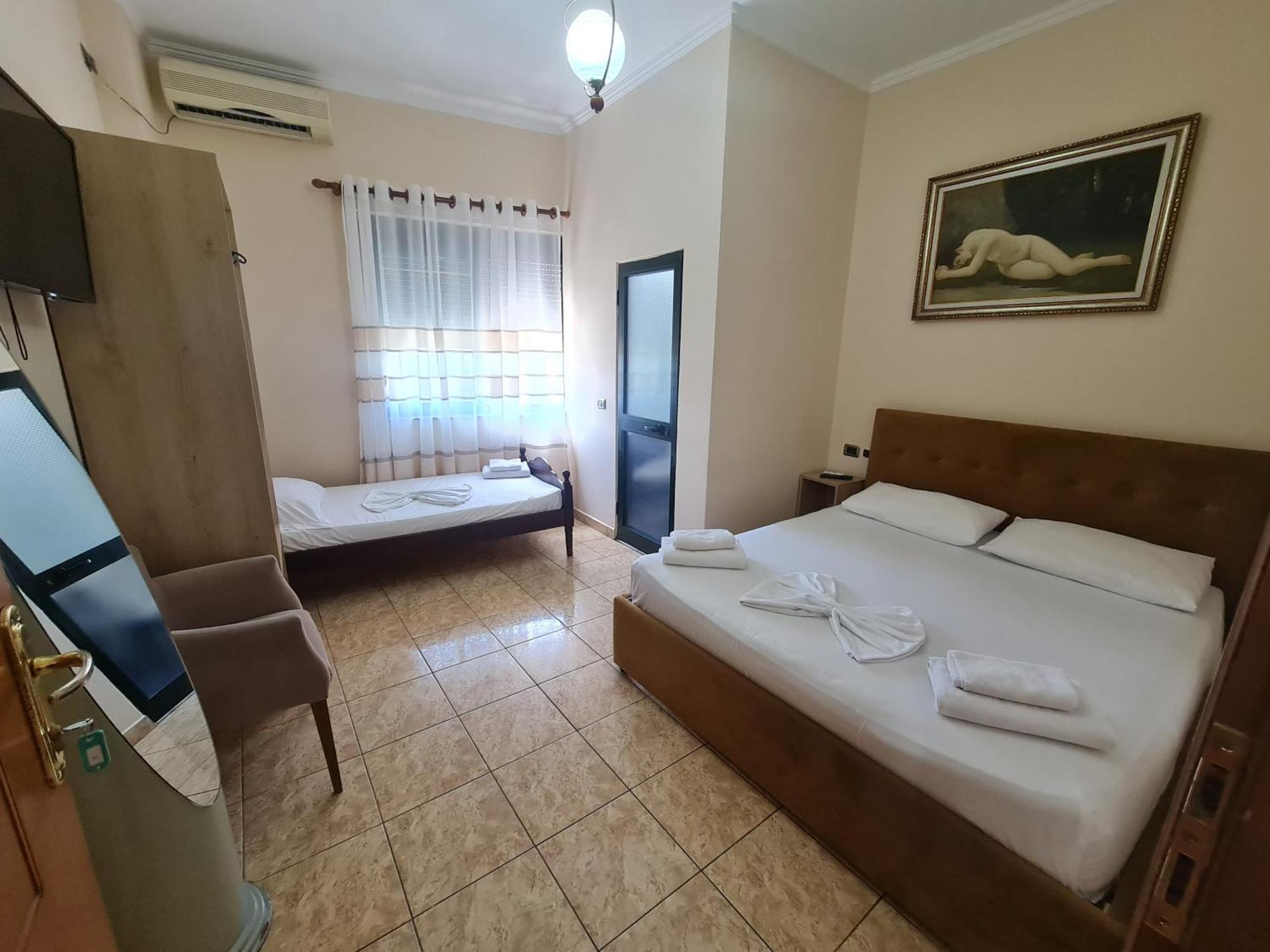 Hotel La Villa Tirana Exterior photo
