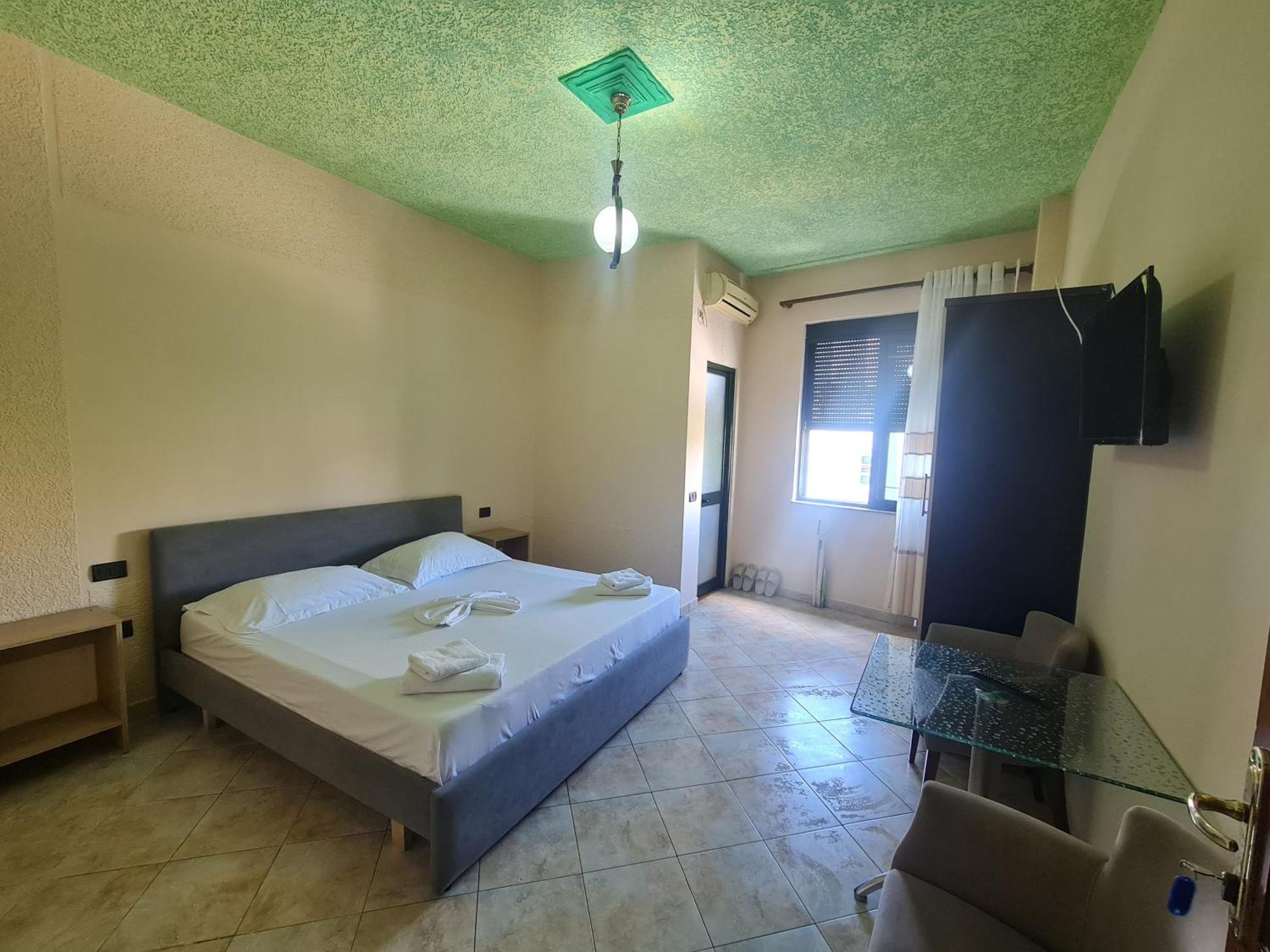 Hotel La Villa Tirana Exterior photo