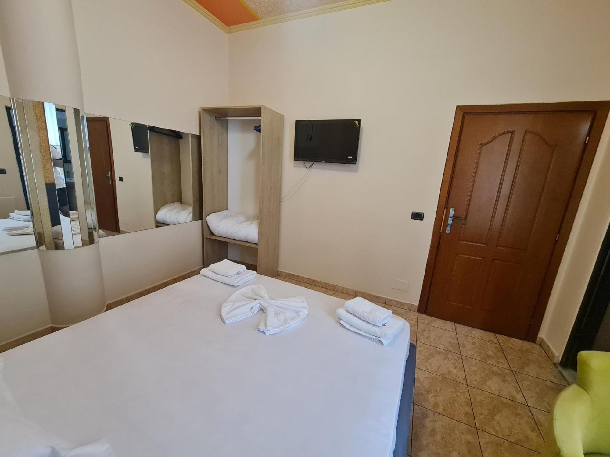 Hotel La Villa Tirana Exterior photo