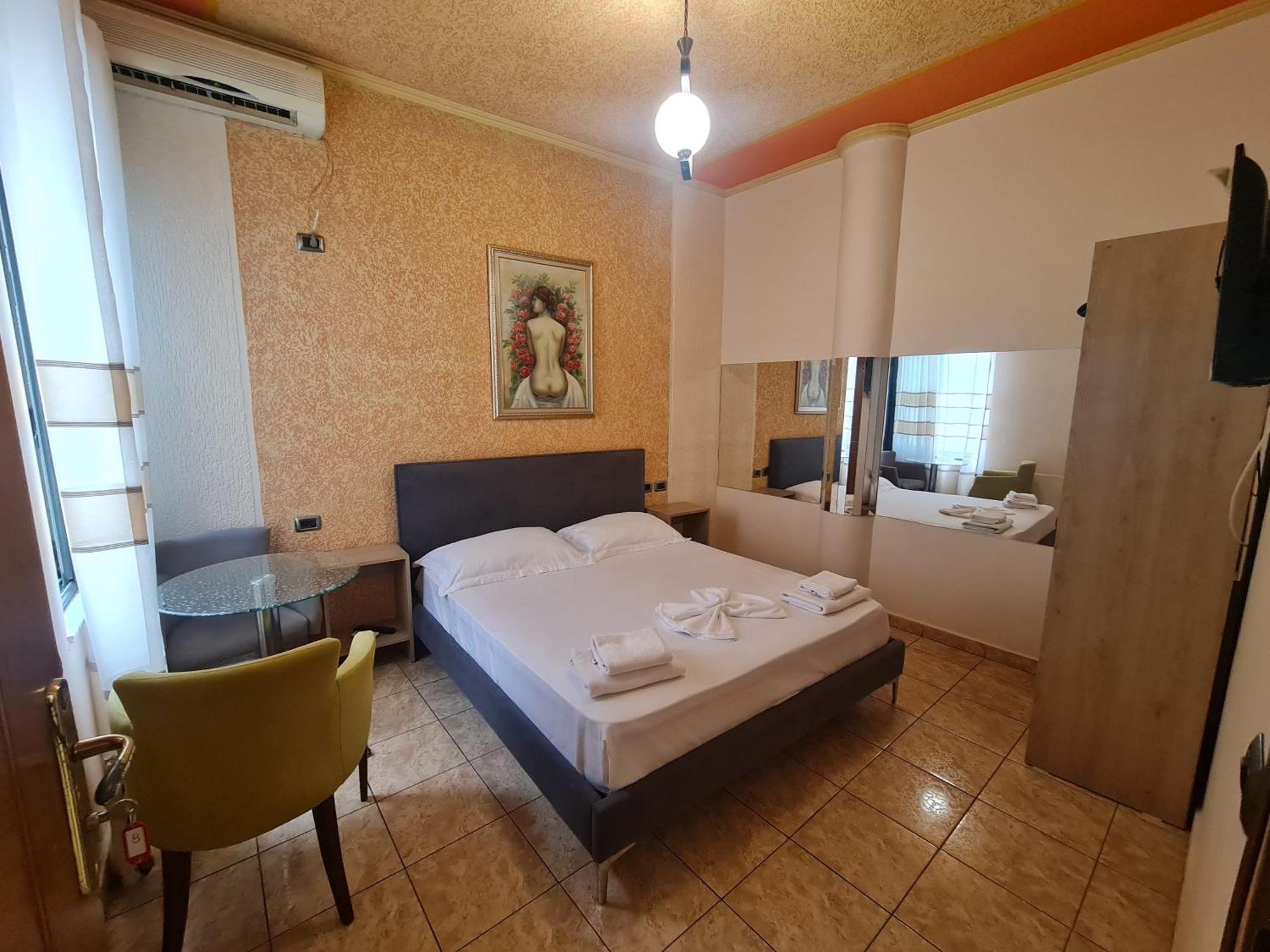 Hotel La Villa Tirana Exterior photo